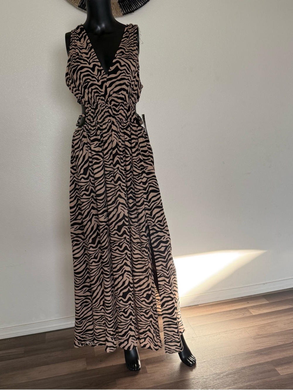 Sleeveless Zebra-Print Maxi Dress in Beige and Black - Picture 4 of 16